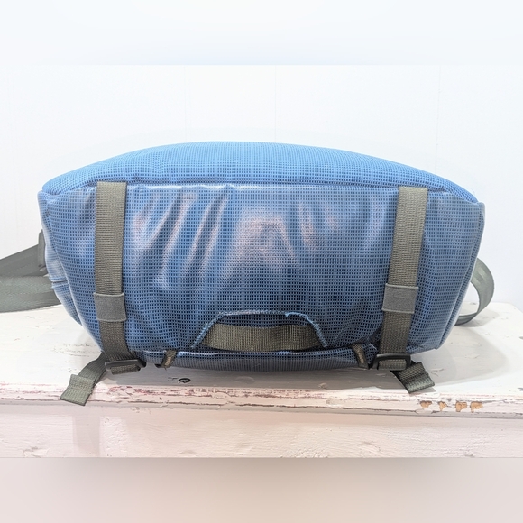 Patagonia Black Hole Mini Messenger Blue 12L Hiking Travel Discontinued Rare - Picture 6 of 15